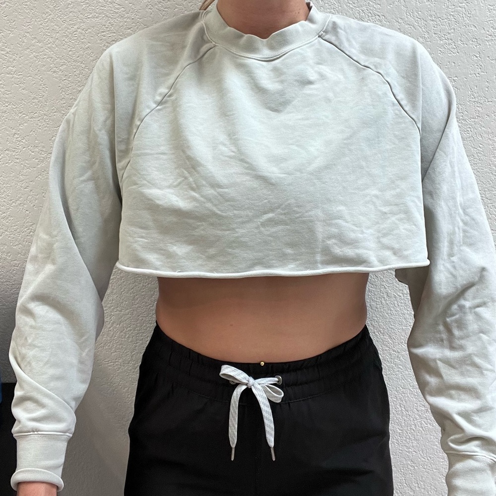 Alo yoga cropped sweatshirt 🩶 size small